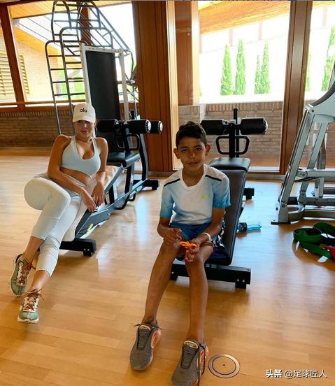 迷你罗和c罗秀肌肉,c罗与迷你罗训练视频