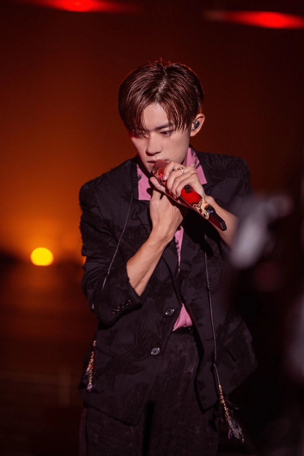 高冷霸气的易烊千玺,易烊千玺颜值即正义