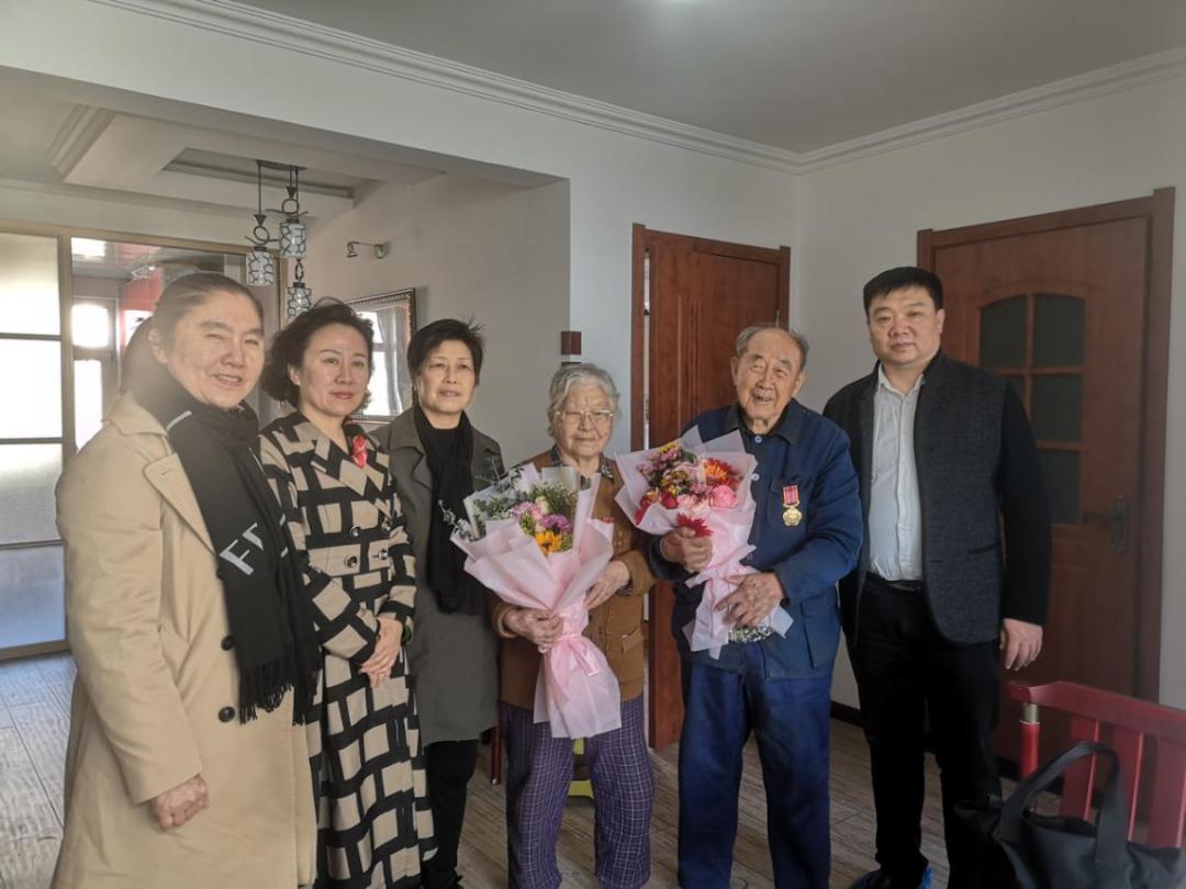 传承抗美援朝精神致敬最可爱的人——鞍山市第三医院领导班子走访慰问参加抗美援朝战争的离退休职工