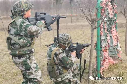少儿军事夏令营暑假班,军事夏令营助力孩子们实现蜕变