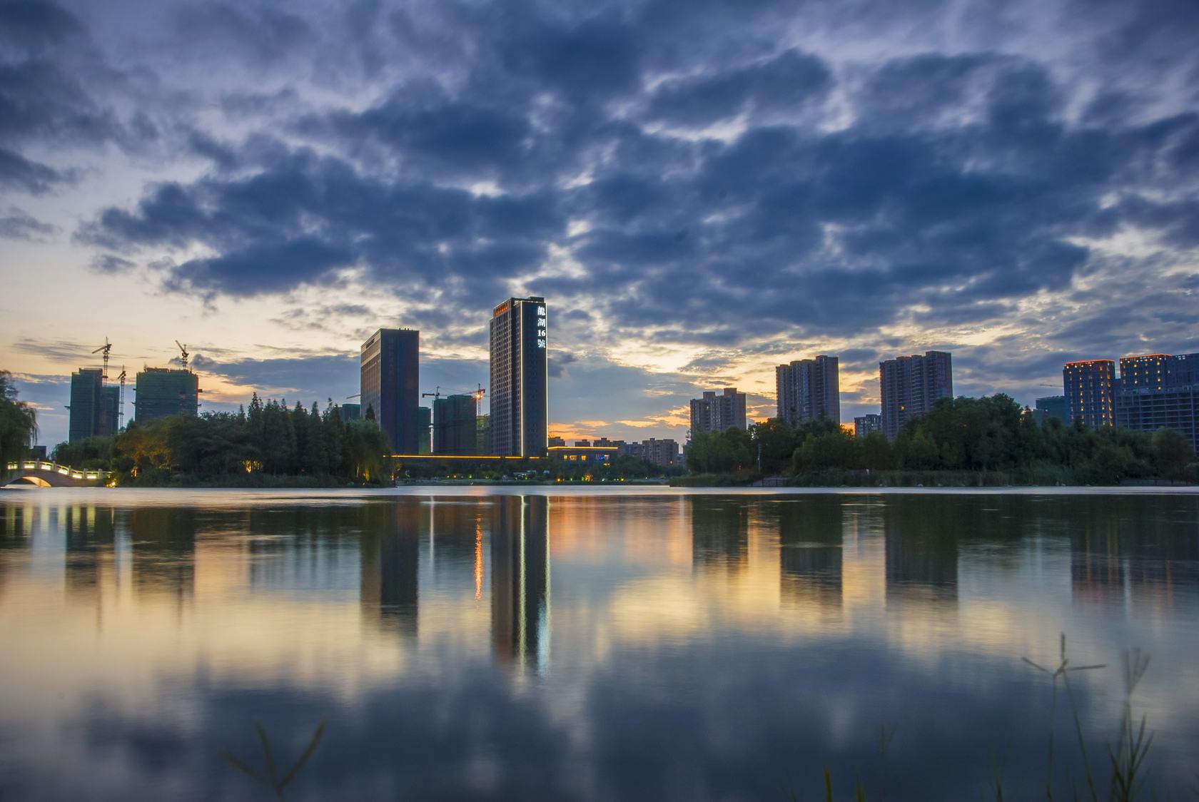 高铁商务区城市更新项目进展情况,高铁新城吾悦广场今天开业吗