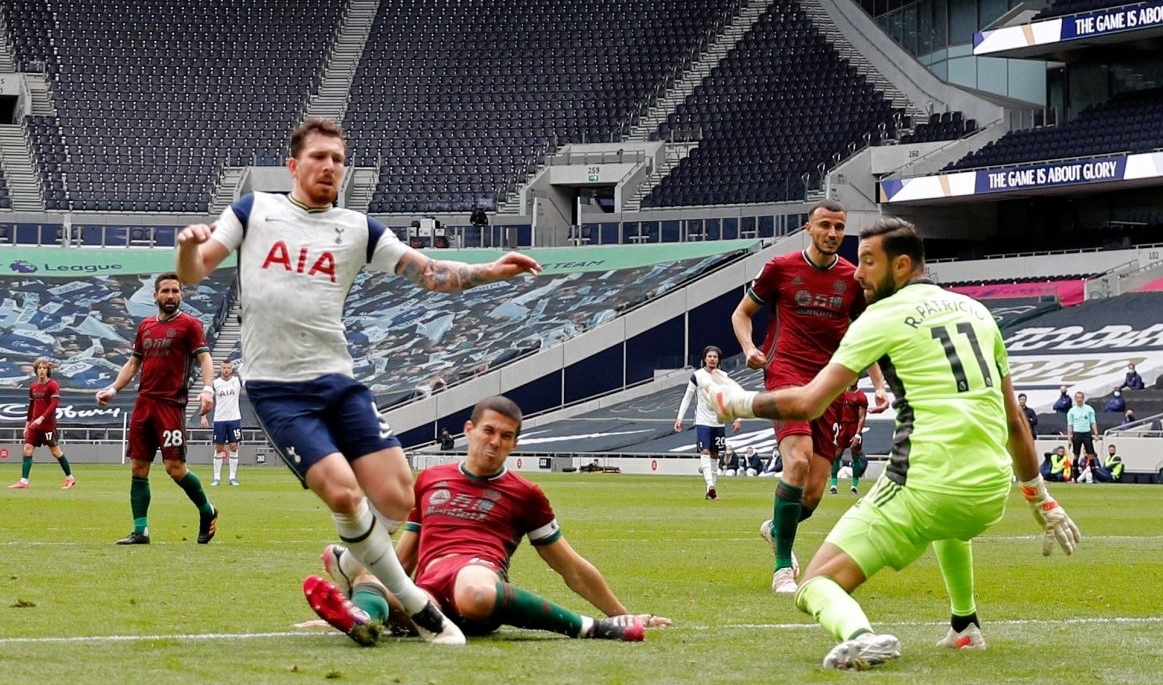 热刺6:1曼联凯恩,热刺决赛前解雇穆帅凯恩