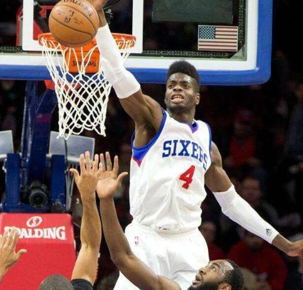 字母哥选秀时与现在的对比,13年选秀最大牌的球星是字母哥