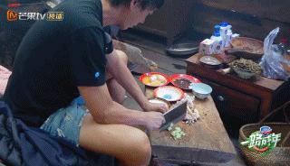 笑到肚子疼的一个完整版的电视剧,笑到肚子都有点疼的综艺