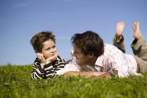 孩子总两腿夹着有什么坏处,孩子出现夹大腿家长要不要教育