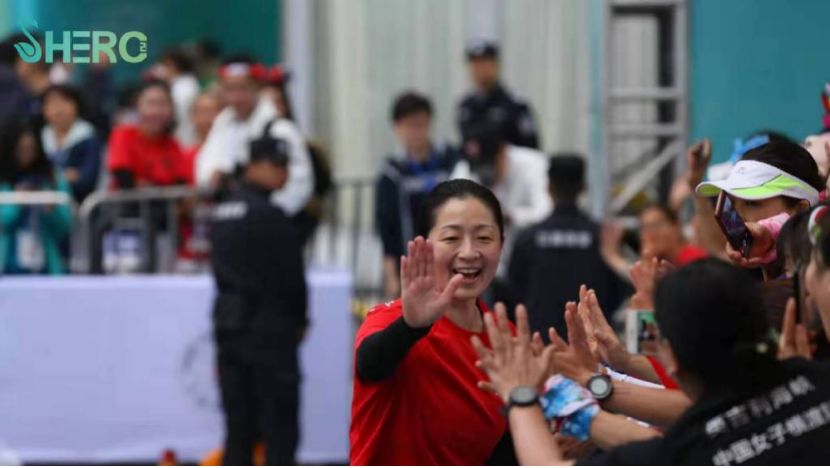 閲嶅簡濂冲瓙鍗婇┈,閲嶅簡濂冲瓙鍗婇┈瀹屾暣瑙嗛