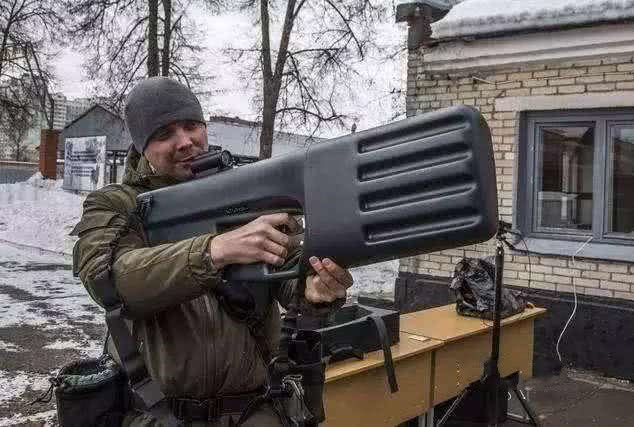 史上最可怕的冲锋枪,世界上最诡异的冲锋枪