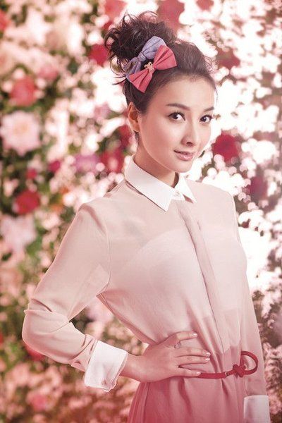 吴昕吊带裙凹造型,吴昕黑色吊带衫