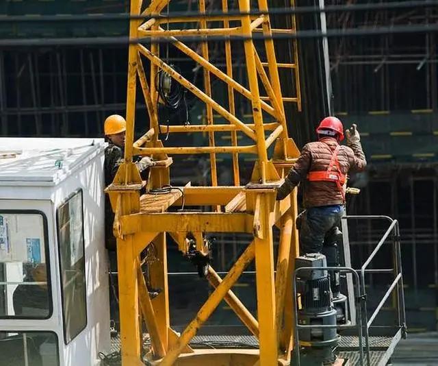 工地工资不准时发怎么办,工地陷入用工荒怎么处理