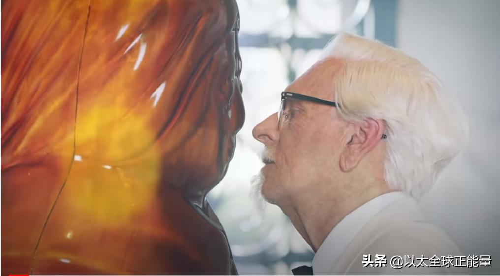 有八块腹肌的肯德基爷爷,肯德基老爷爷亲自做炸鸡