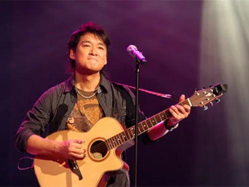 周传雄与张信哲哪个厉害,周传雄与张信哲比高音