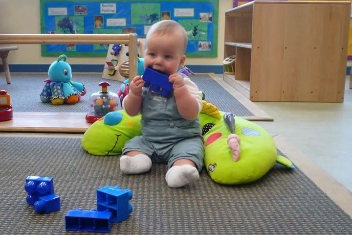 寒从脚下起孩子应不应该光脚,寒从脚生