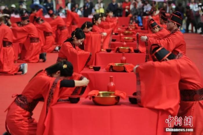 娶媳妇要花多少彩礼？有个地方不用给钱