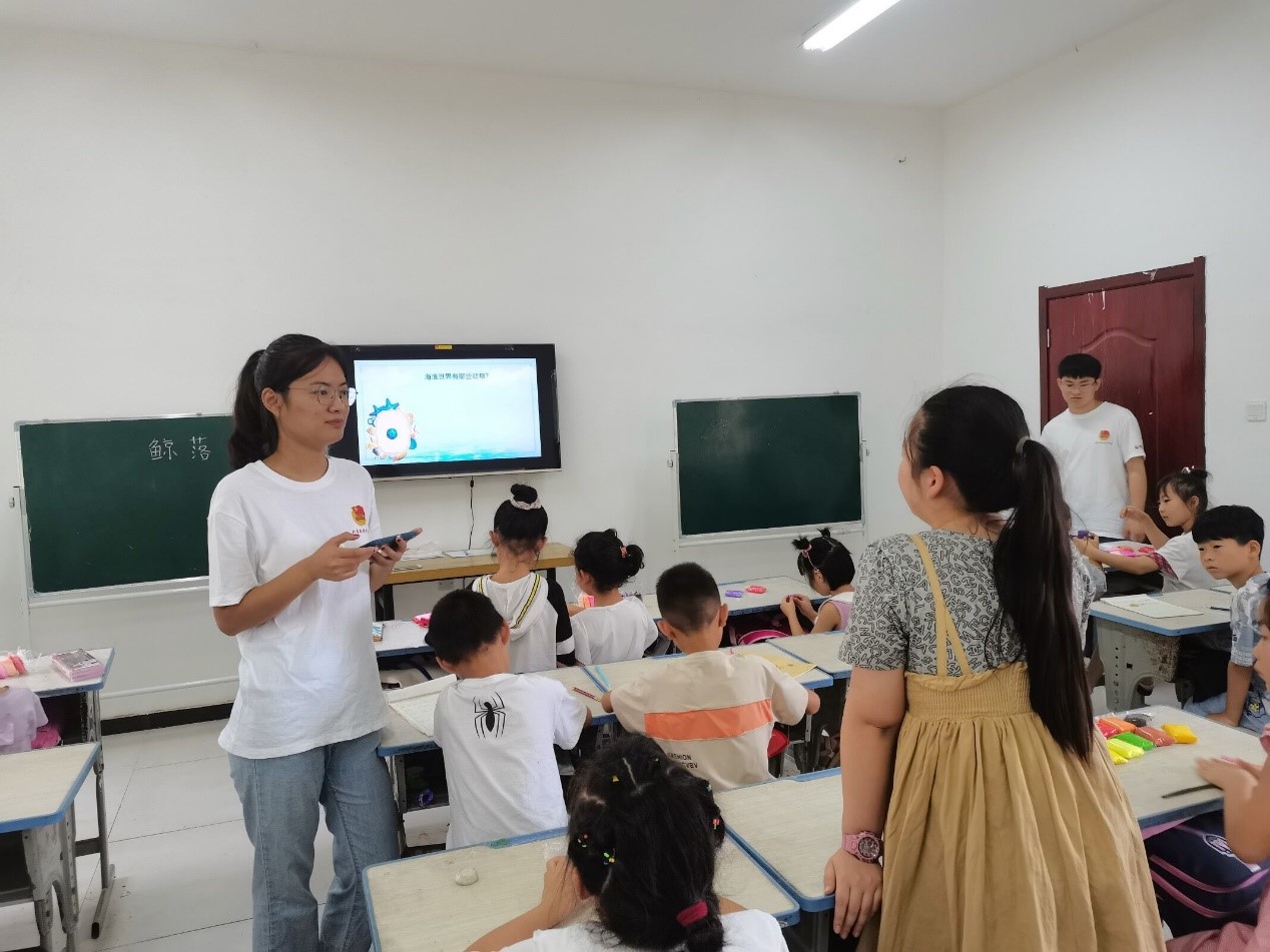 淄博学子三下乡视频,山东学子三下乡手心相牵快乐成长