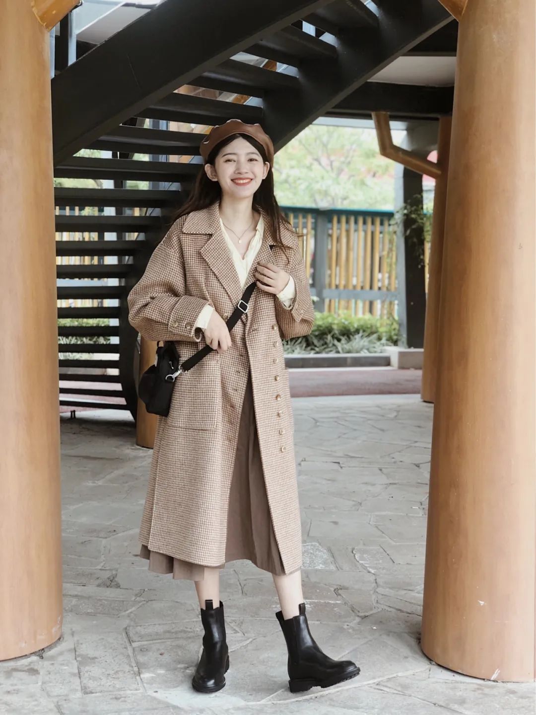 矮个子必备鞋最新款马丁靴,今年最火的中筒靴粗腿圆头马丁靴