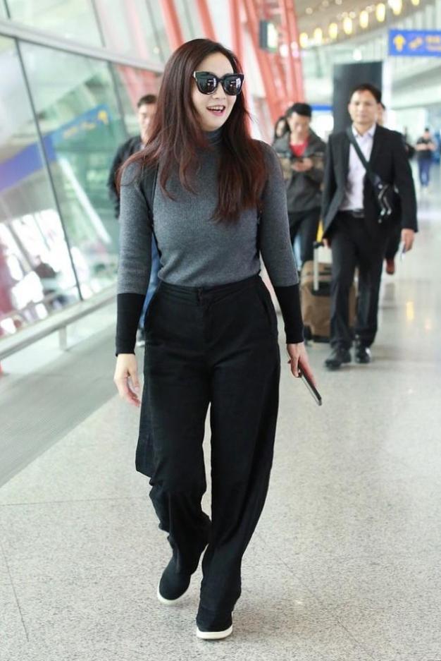 女人过了四十岁别穿大妈装,女人到了四十岁穿衣别太素