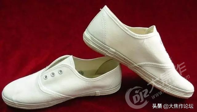 曾经这种衣服在焦作人手一件，穿过的都老了