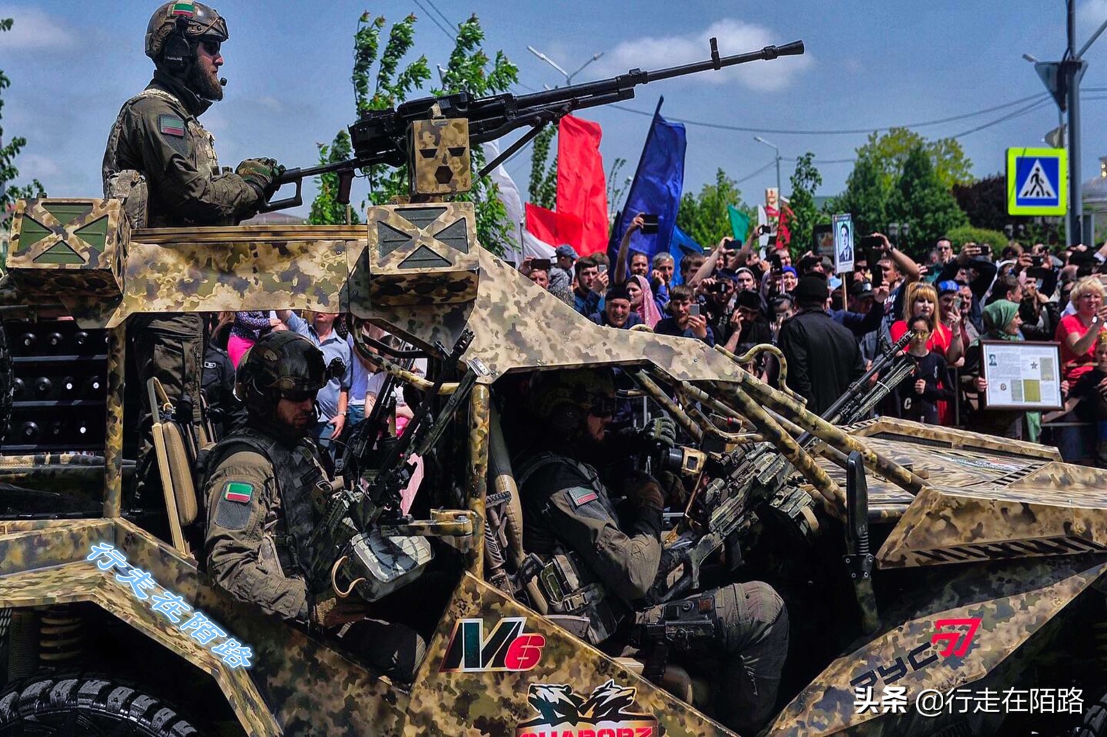 世俗化的车臣穆斯林：不戴头巾还能喝酒，交警都要配AK47