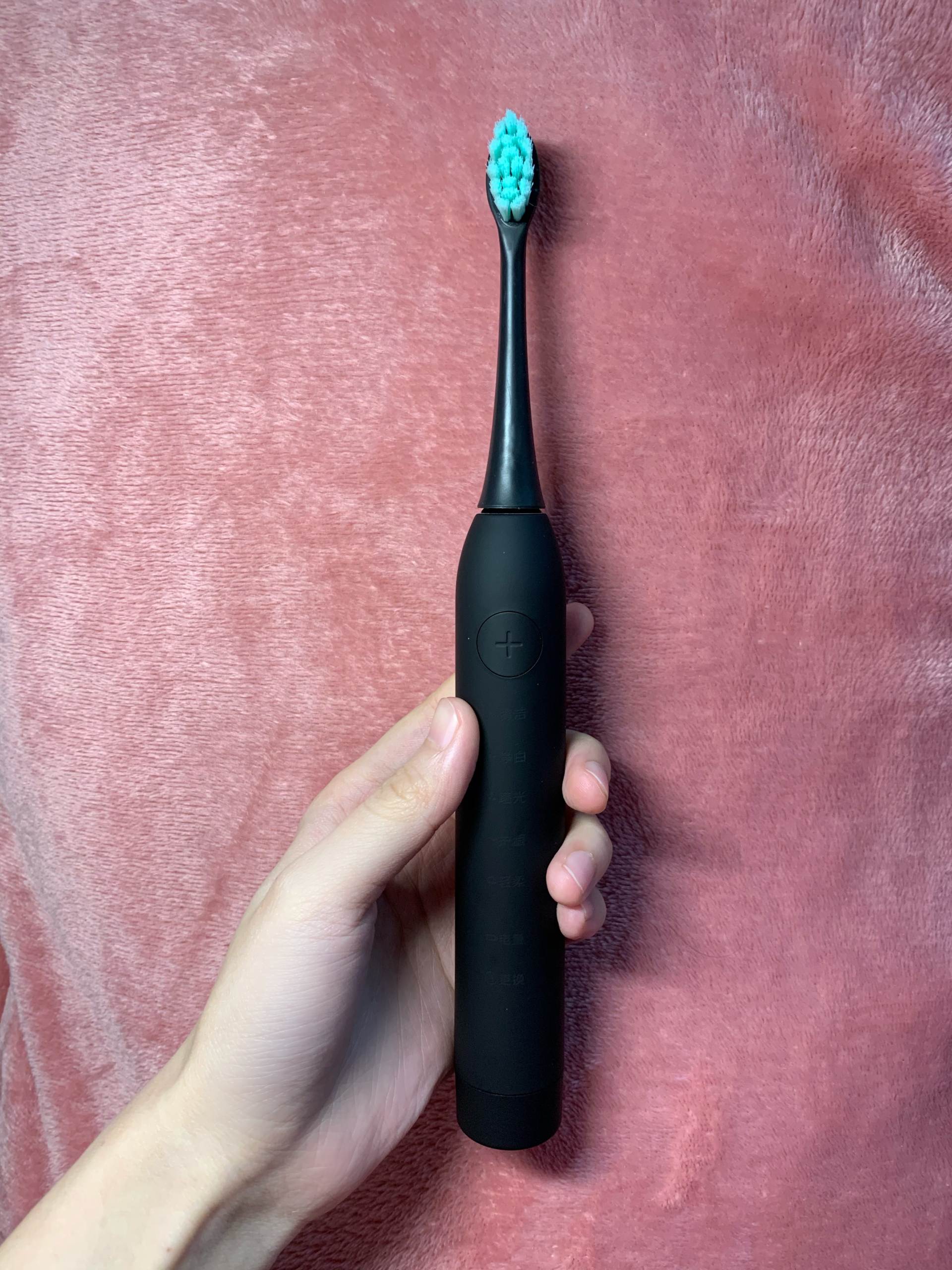 怎么优雅的用电动牙刷刷牙,电动牙刷的正确刷牙方法和步骤