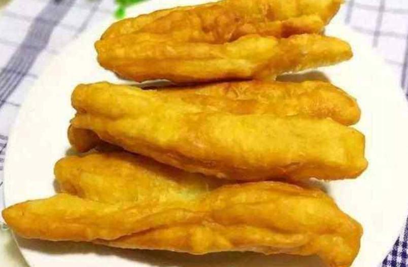 一招炸出蓬松酥脆的油条,早餐店的油条配方蓬松酥脆