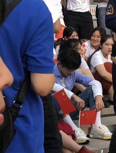 易烊千玺军训消息,易烊千玺路透曝光军训