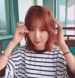 戚薇许嵩最新视频,戚薇现身许嵩演唱会全程抢热搜