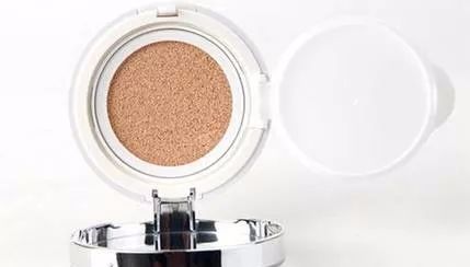 应该用气垫补妆还是粉饼补妆,补妆用气垫还是用定妆粉饼