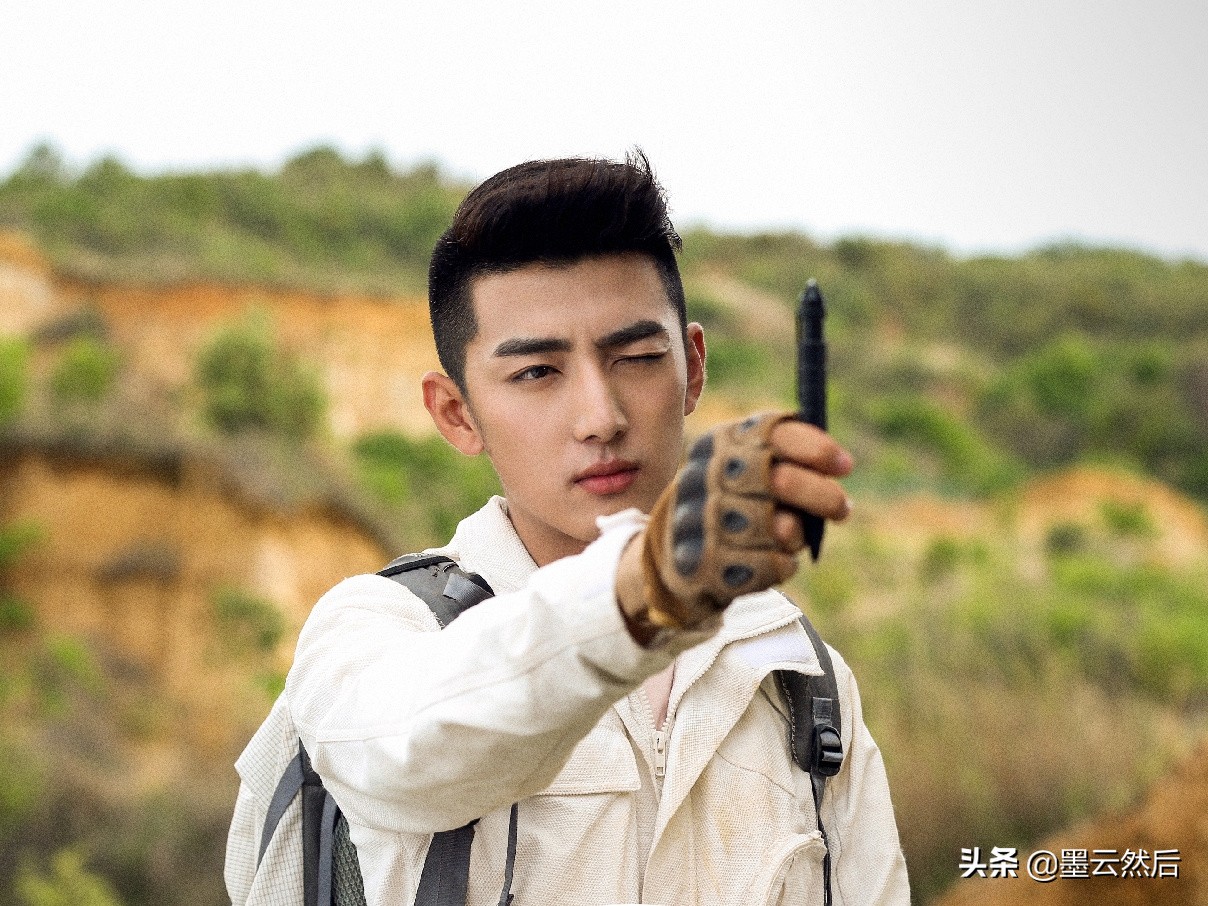 盗墓笔记解雨臣为什么烧了戏服,盗墓笔记里解雨臣青衣扮相