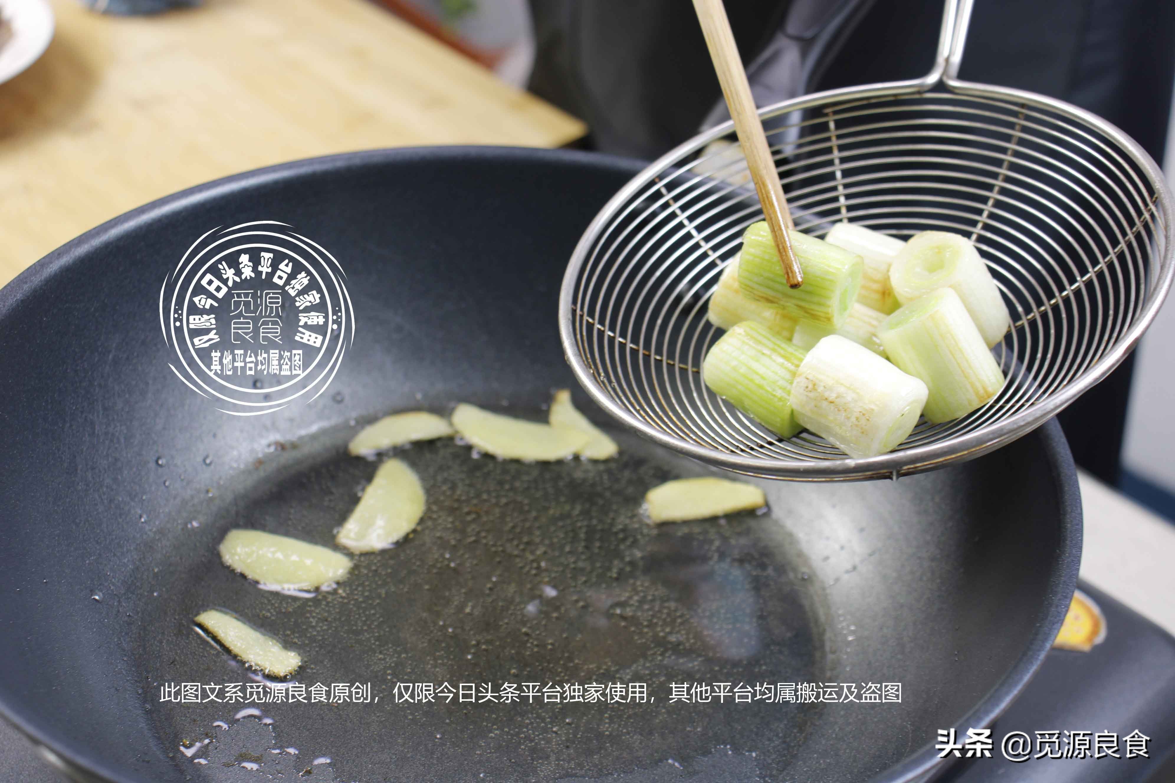 葱烧海参用焯水吗,怎样做葱烧海参才好吃