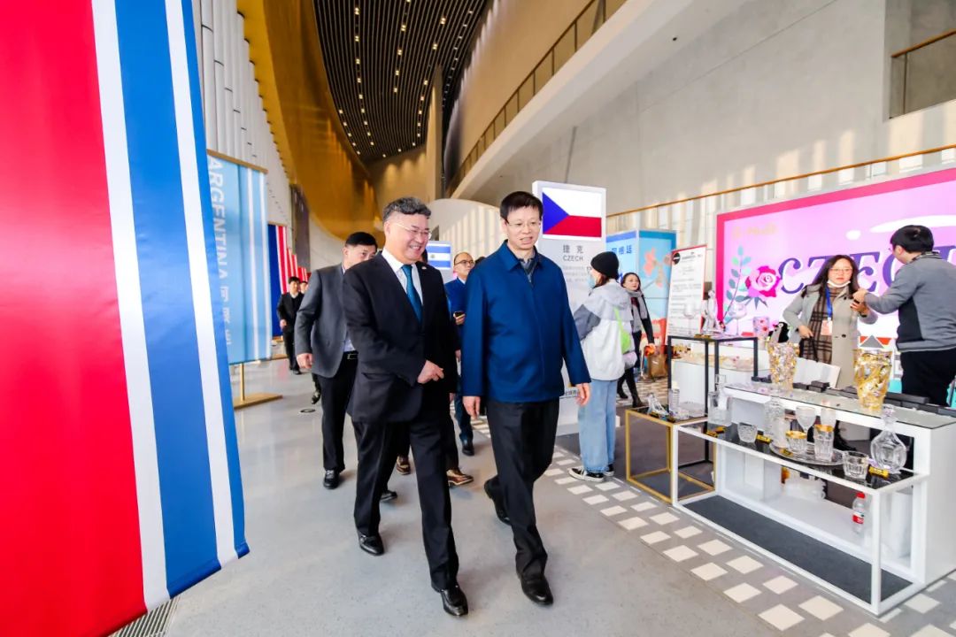 “进博会”进苏州，绿地贸易港“进博同款”商品巡展首站启幕