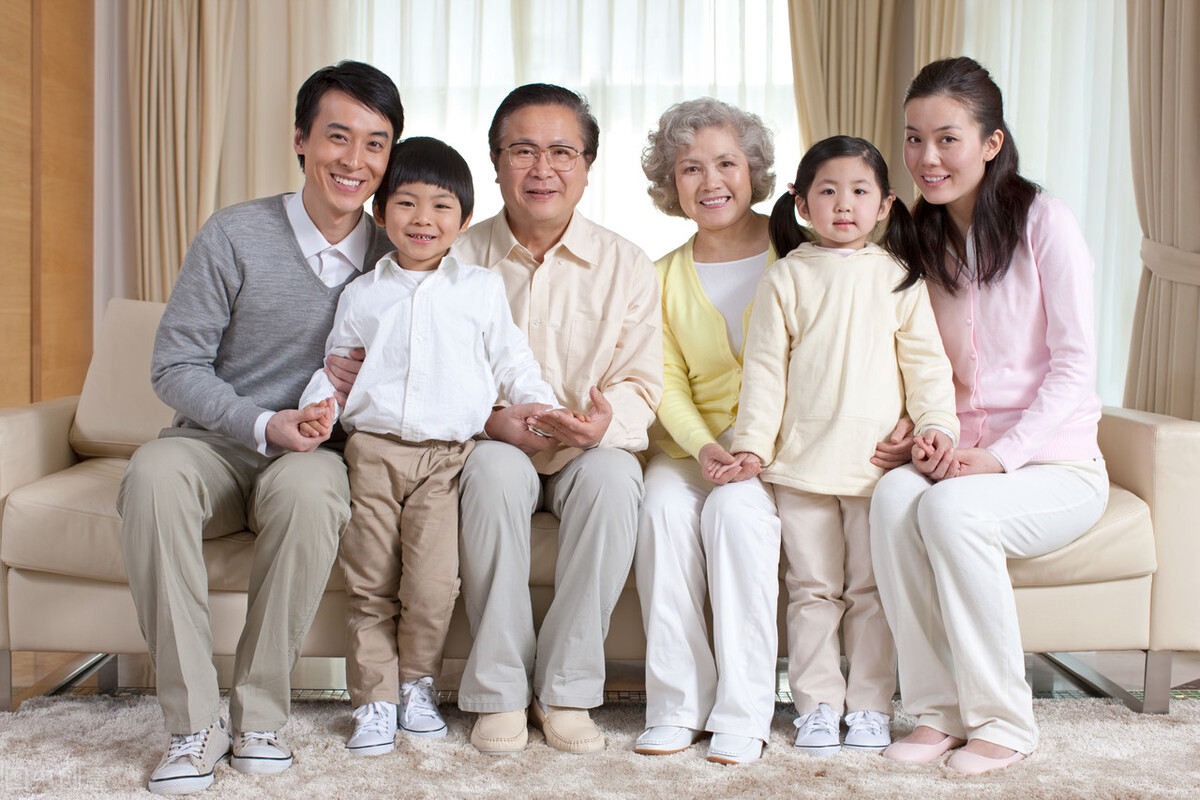 我翻了6千条评论，找了38个故事，为你呈现真实的中国姐弟关系