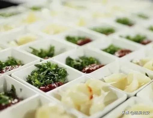 大中午的……看完这篇，更饿了