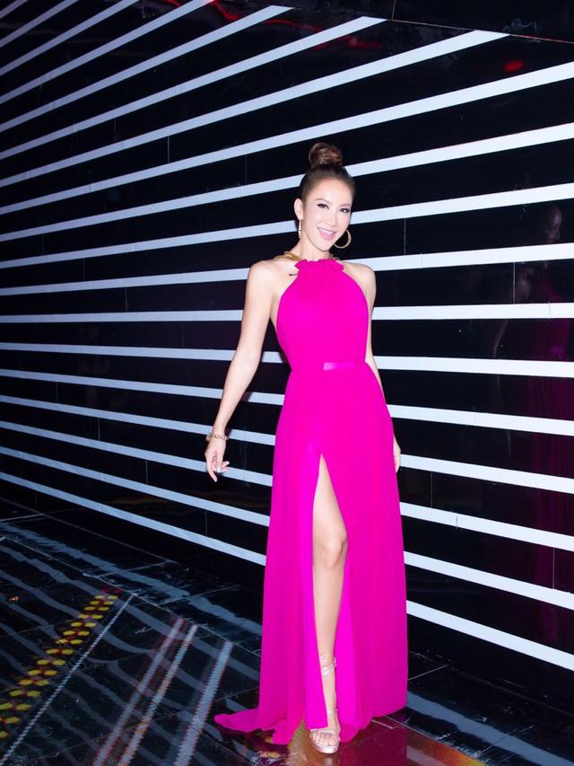 李玟露腰礼服裙,李玟把抹胸穿出高级感