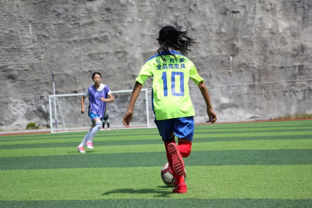 绿茵球场献爱心，少年未来可期