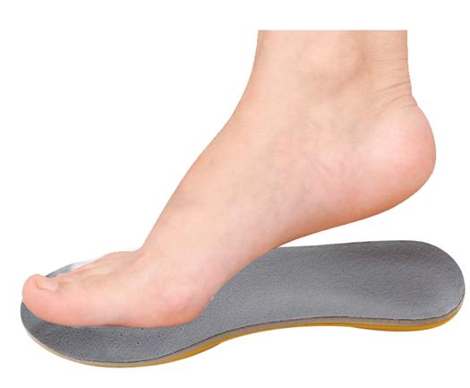 易建联跟腱受伤全过程,易建联注意保护跟腱