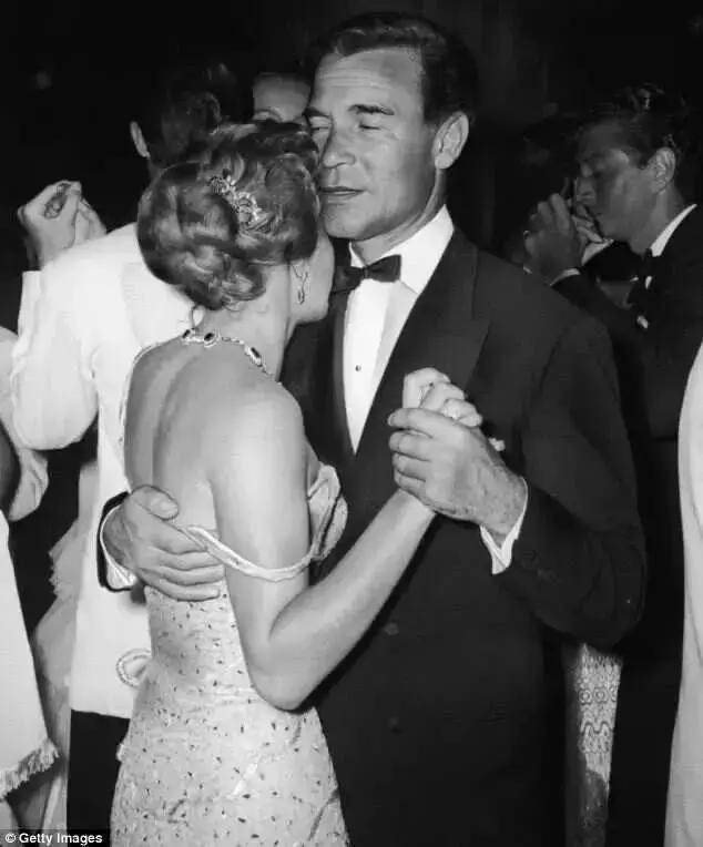 睡过2000多个妹子，他把软饭吃出了新高度