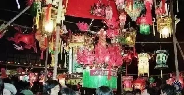 九张折射过年气氛的照片,百张罕见的过年老照片这才是年味