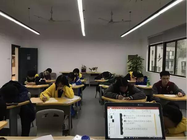 愿你被世界温柔以待——重庆八中国际部感恩节主题教育活动