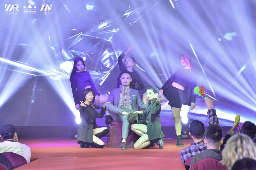 “筑梦华娱，致远未来”时代华娱第十一月总结大会