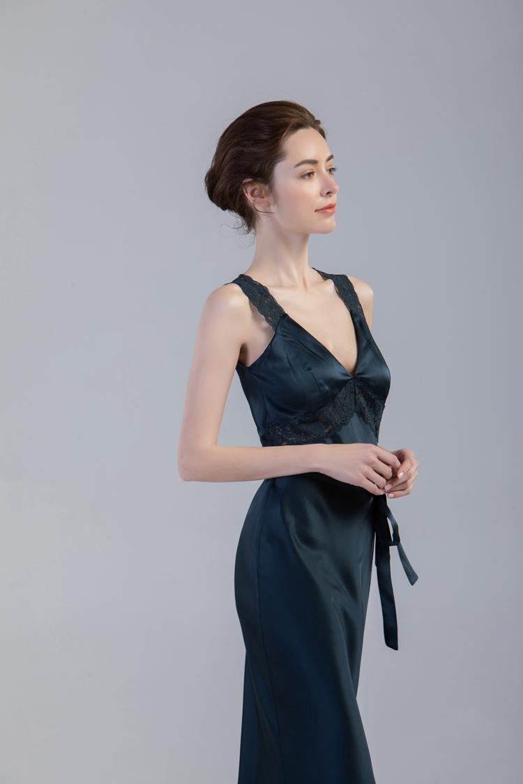 一位英国女人爱上东方文化，让穿丝绸睡衣，比晚礼服还高级