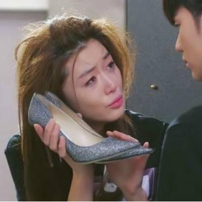 全智贤代言的bhc炸鸡,全智贤jimmychoo高跟鞋