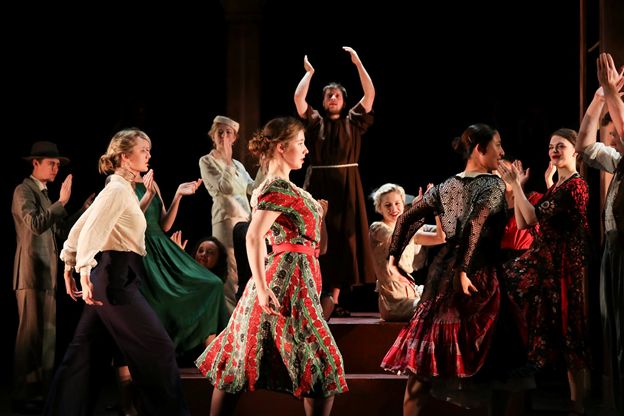 为什么欧美演员素质高,为什么欧美男演员普遍高大