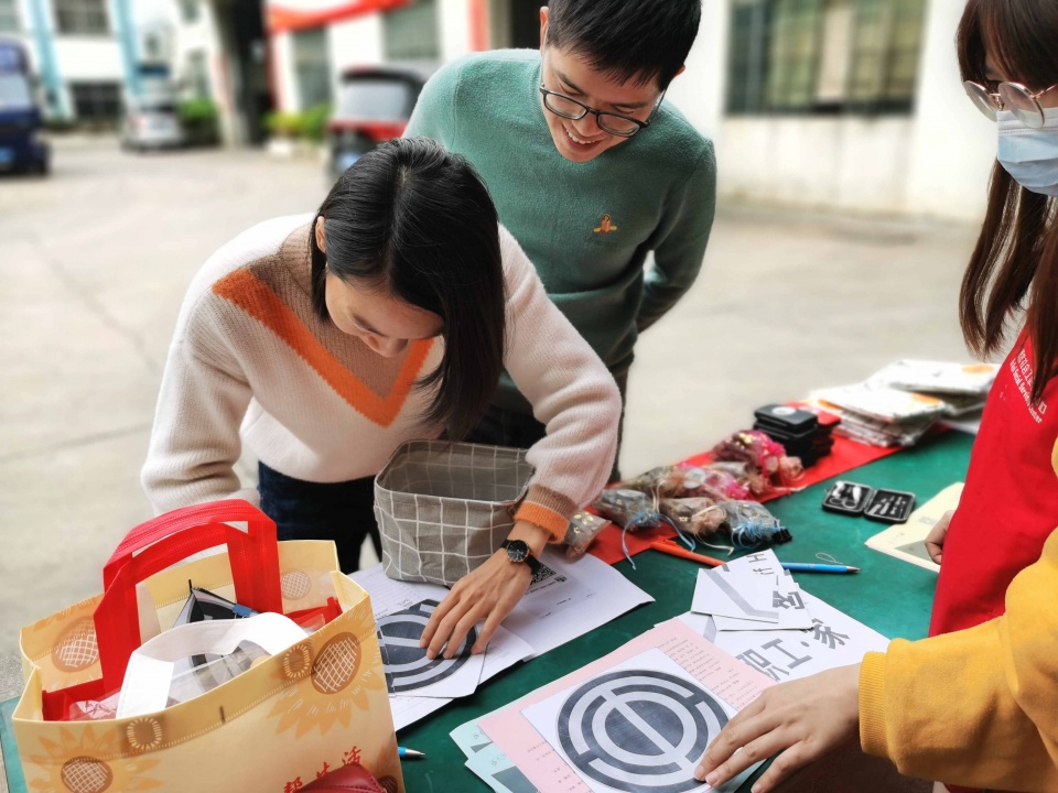 桂城凤鸣职工家流动服务将关怀送进企业