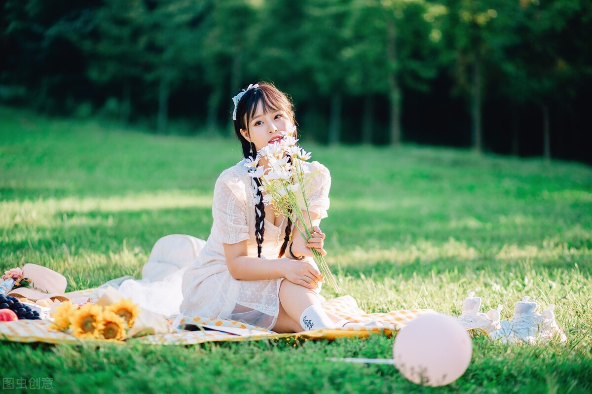 故事：为和男神约会，被锁在院子里的我翻墙逃出，正好落入他怀中