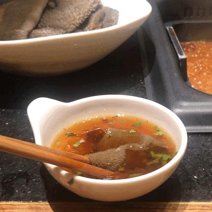 吃火锅必点的菜品毛肚,毛肚那么贵为什么自助火锅随便吃