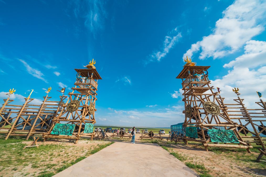 她是滔滔千里黄河的宠儿，阴山之下、河套之上的掌上明珠