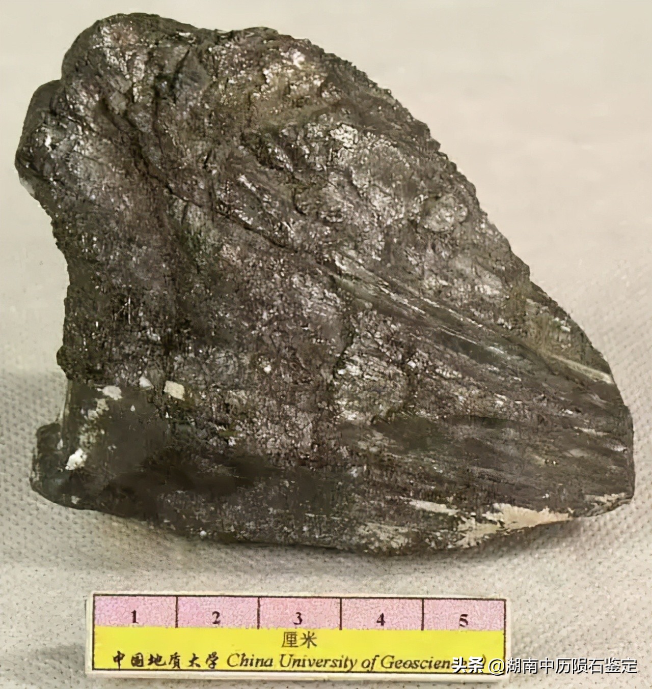 月球陨石与地球矿石的区别,月球陨石和矿石有什么区别