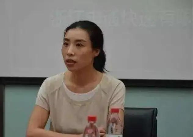 20岁时白手起家，25岁去了天堂，妻子嫁给了司机，公司归了大舅哥