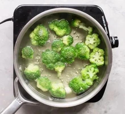 国外网红给黄瓜挤奶​视频登上热搜!milkcucumber是什么神操作?