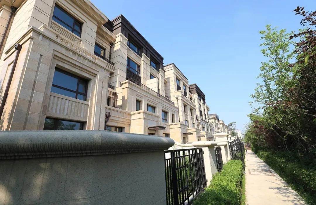 君园打动我的，不是离学校近，而是儿童房在南面，还有独立学习区